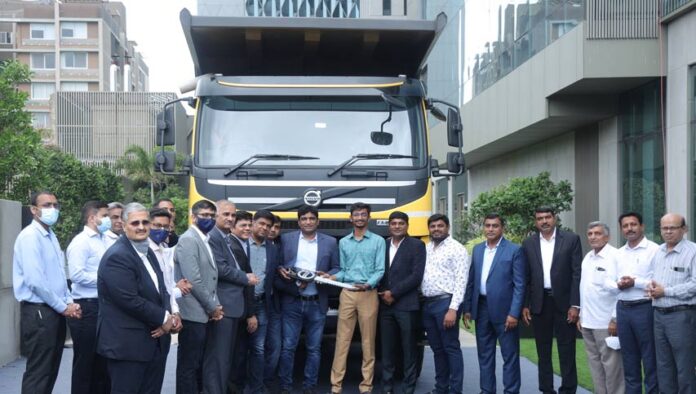 volvo trucks india delivers 1000th truck to mahalaxmi group