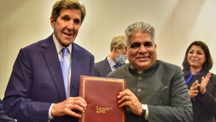 l r u s special presidential envoy for climate john kerry with minister for environment forest and climate change bhupender yadav signing agreement to become 101st member country isa